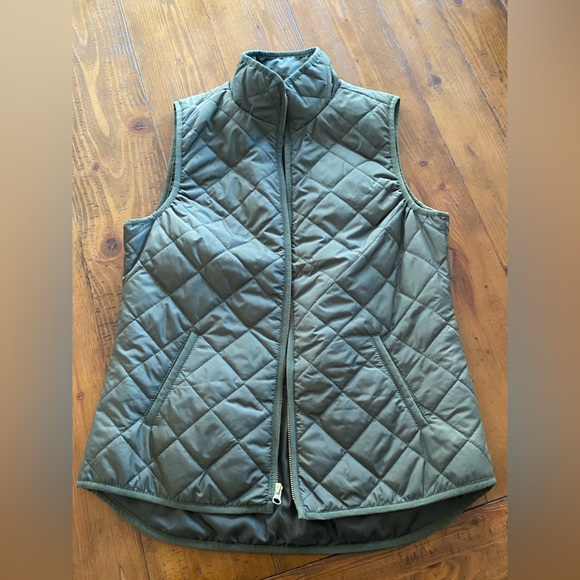 Old Navy Quilted Vest - Picture 5 of 5